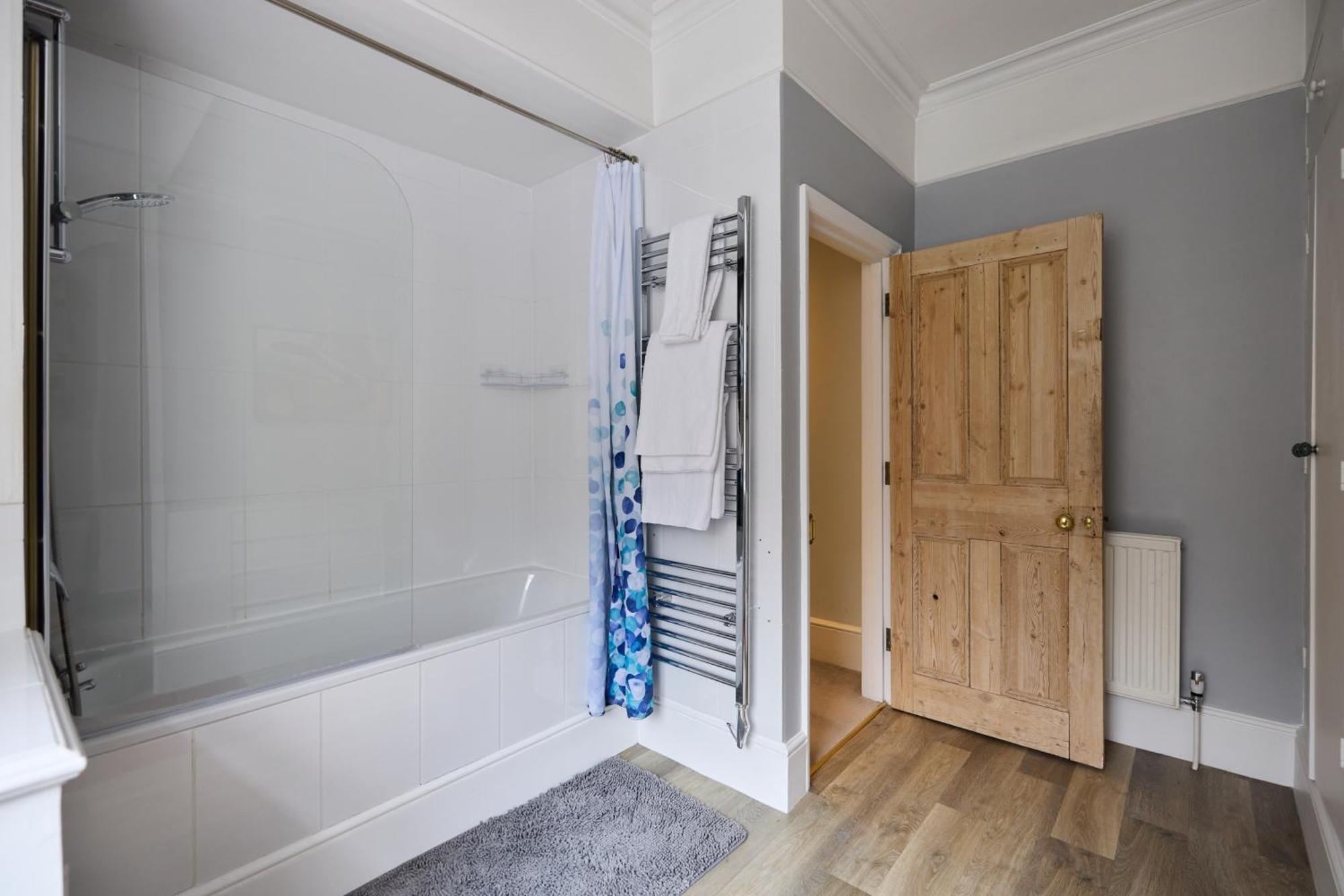 The Fulham Hideout - Modish 2Bdr Flat With Patio Apartment London Ngoại thất bức ảnh
